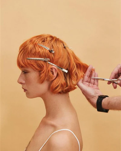 Corte de pelo para mujer en Llongueras Tribunales